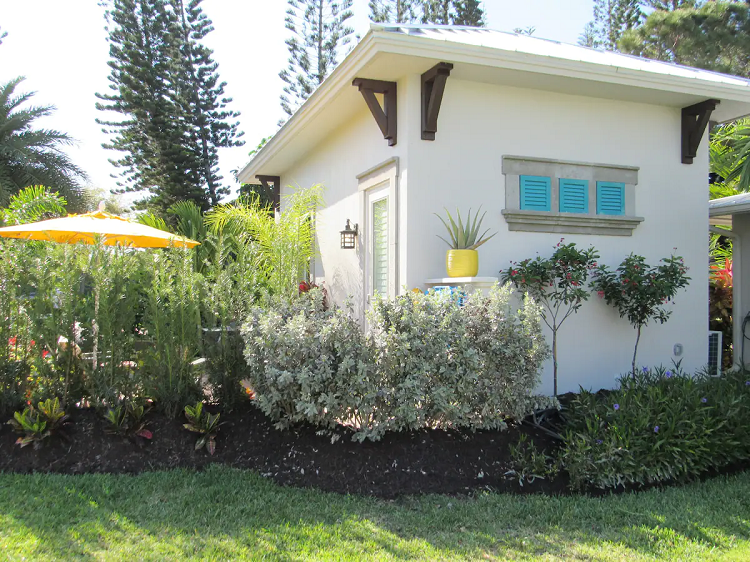 Beachy Vibes in a Tiny House One Mile to Beach