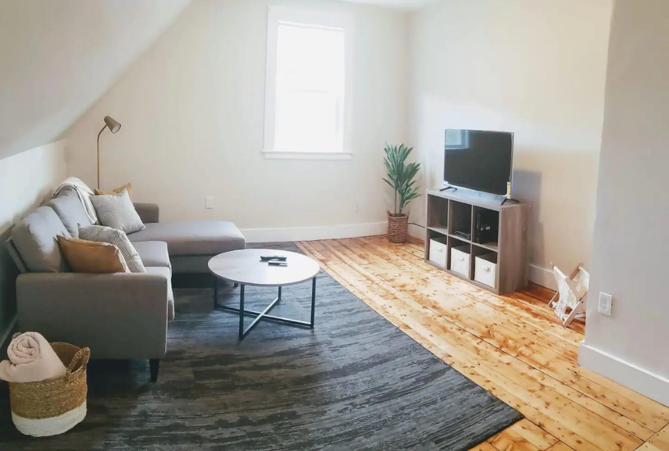 Quiet & Cozy Apartment Minutes from Downtown Salem