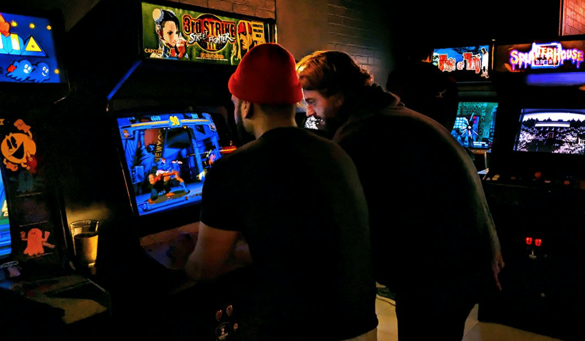 BARCADE WITH FRIENDS