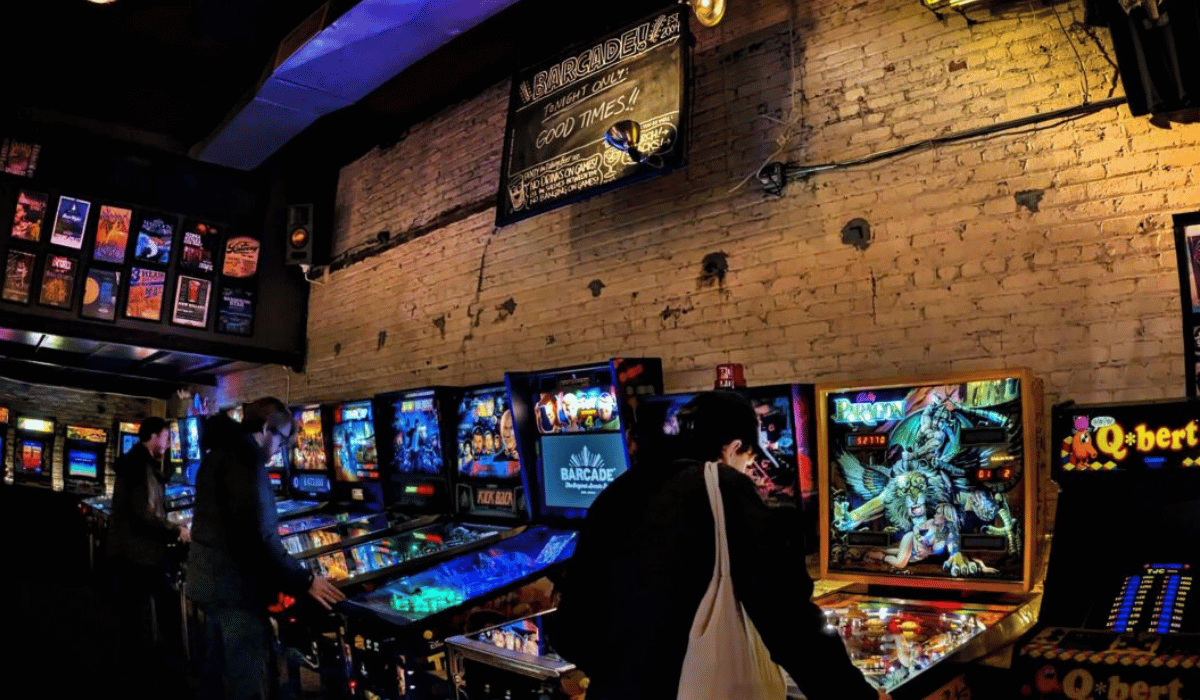 Bar With Games in Williamsburg: Where To Go